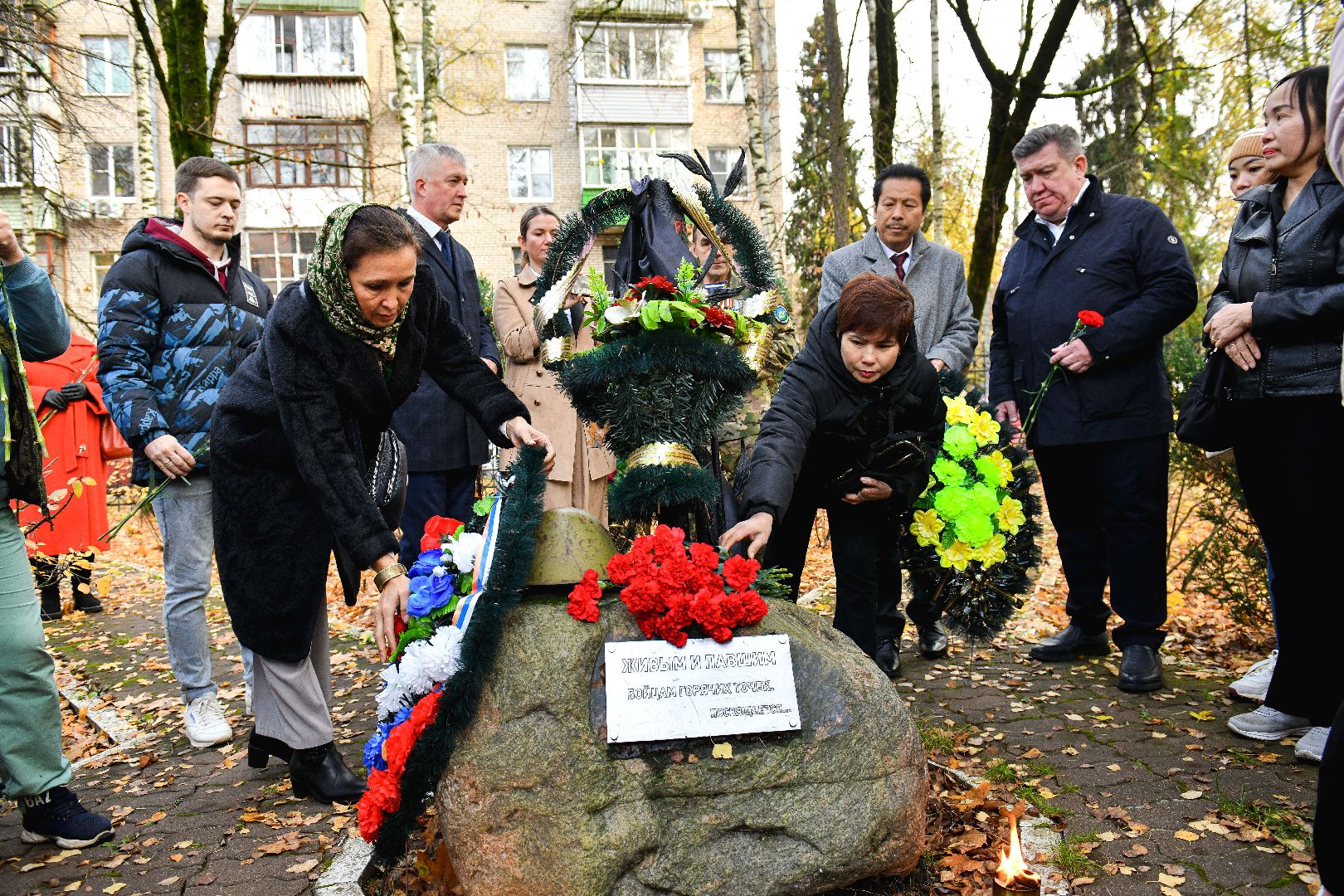 возложение, цветы, память,  воины,