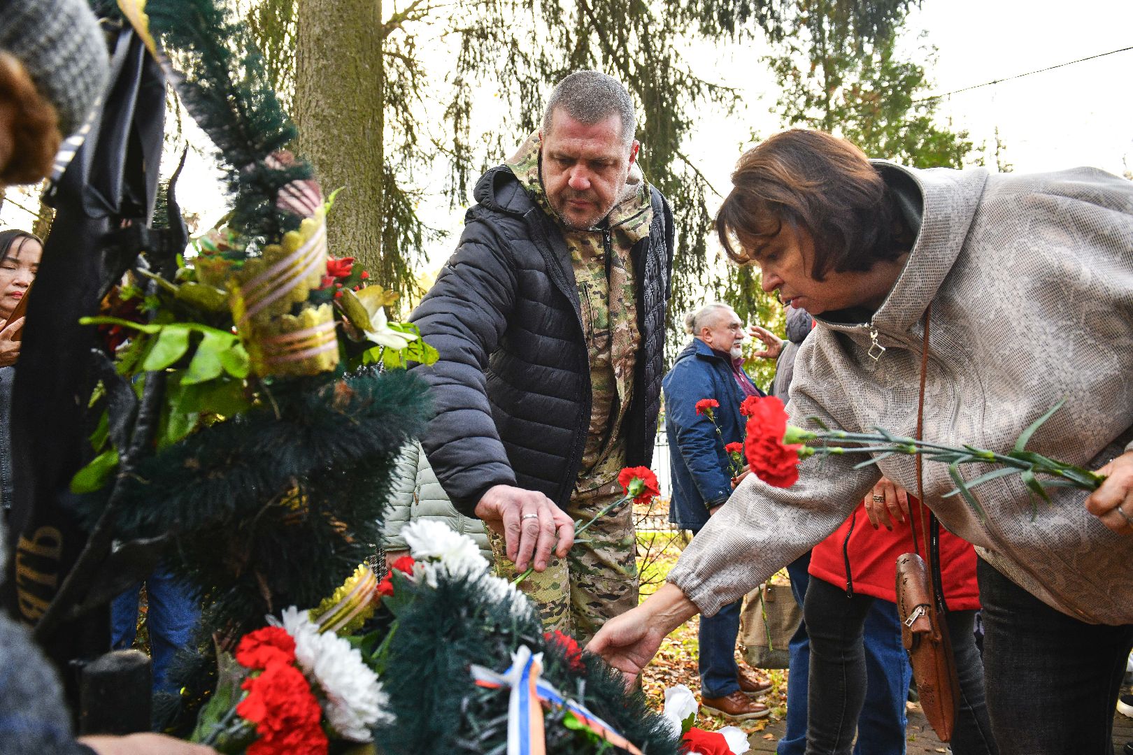 возложение, цветы, память,  воины,
