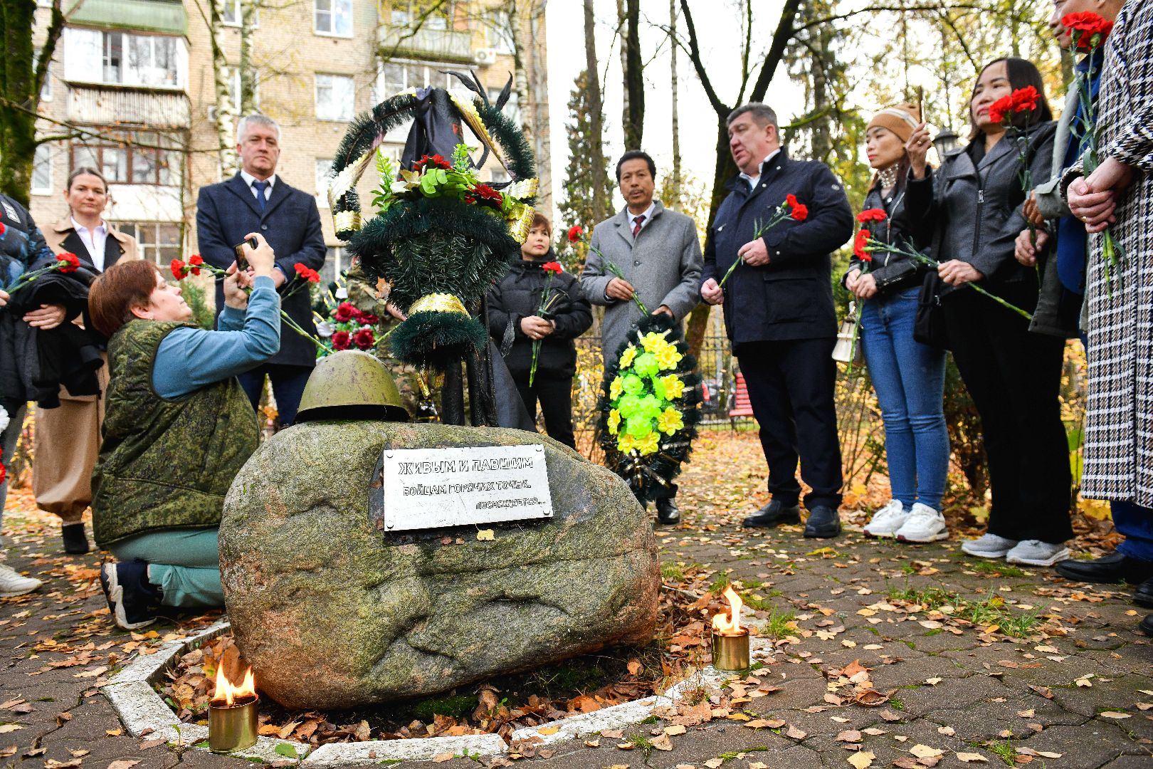возложение, цветы, память,  воины,