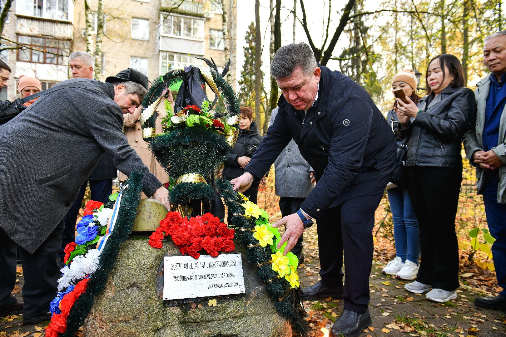 возложение, цветы, память,  воины,