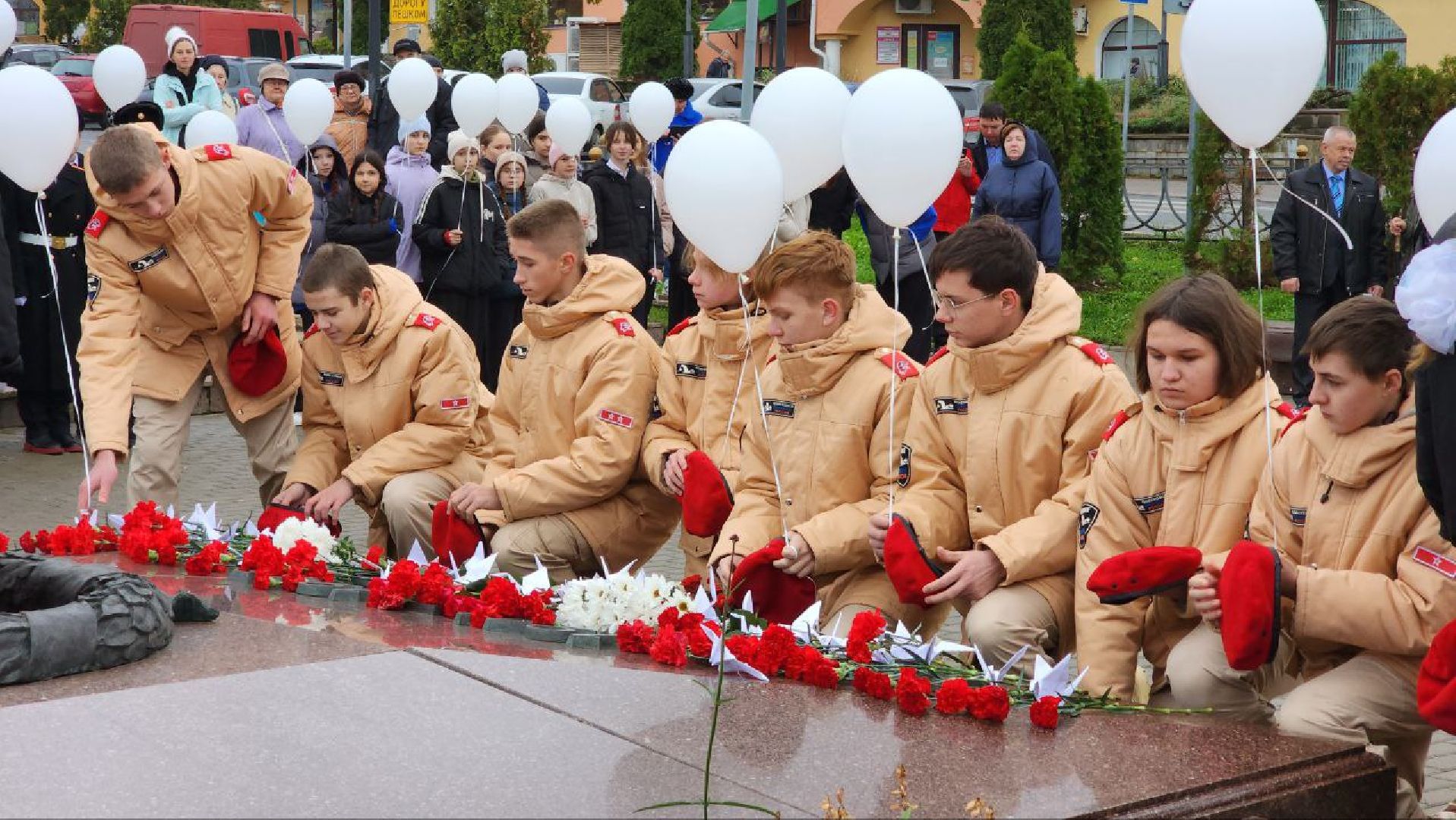 Дмитров, Акция День белых журавлей, Мемориал Вечный огонь,