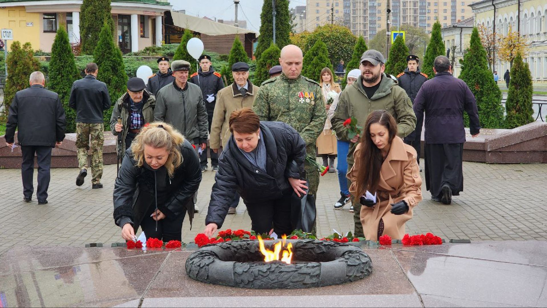 Дмитров, Акция День белых журавлей, Мемориал Вечный огонь,