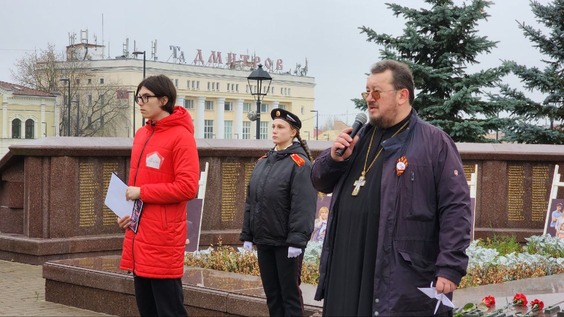 Дмитров, Акция День белых журавлей, Мемориал Вечный огонь,