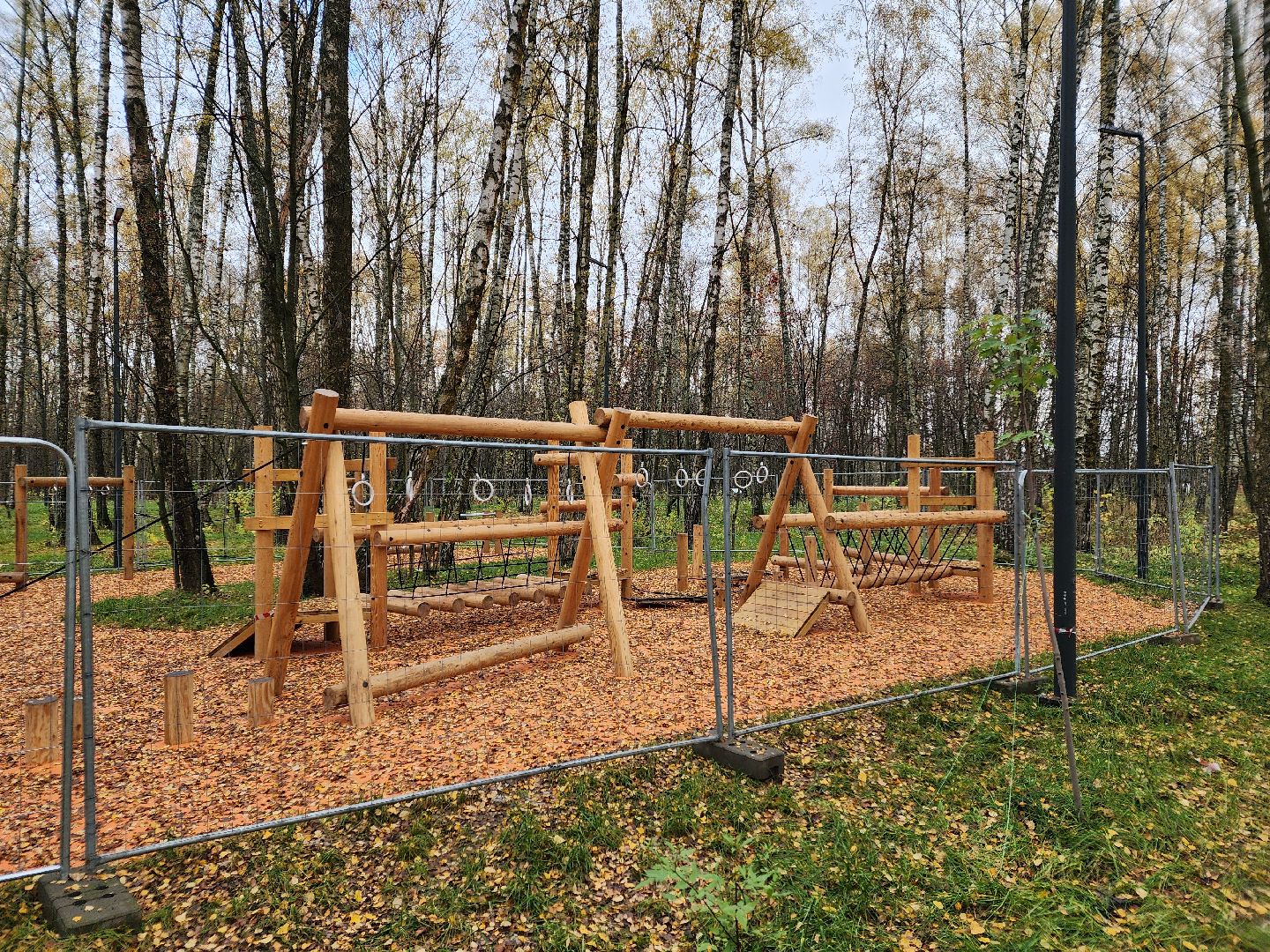 чехов,микрорайон губернский, улица уездная, лесопарк, строительство, благоустройство, установка видеокамер, монтаж камер видеонаблюдения, система безопасный регион, столбы освещения, фонари, универсальный павильон, серверная,госпрограмма московской области, формирование комфортной городской среды,