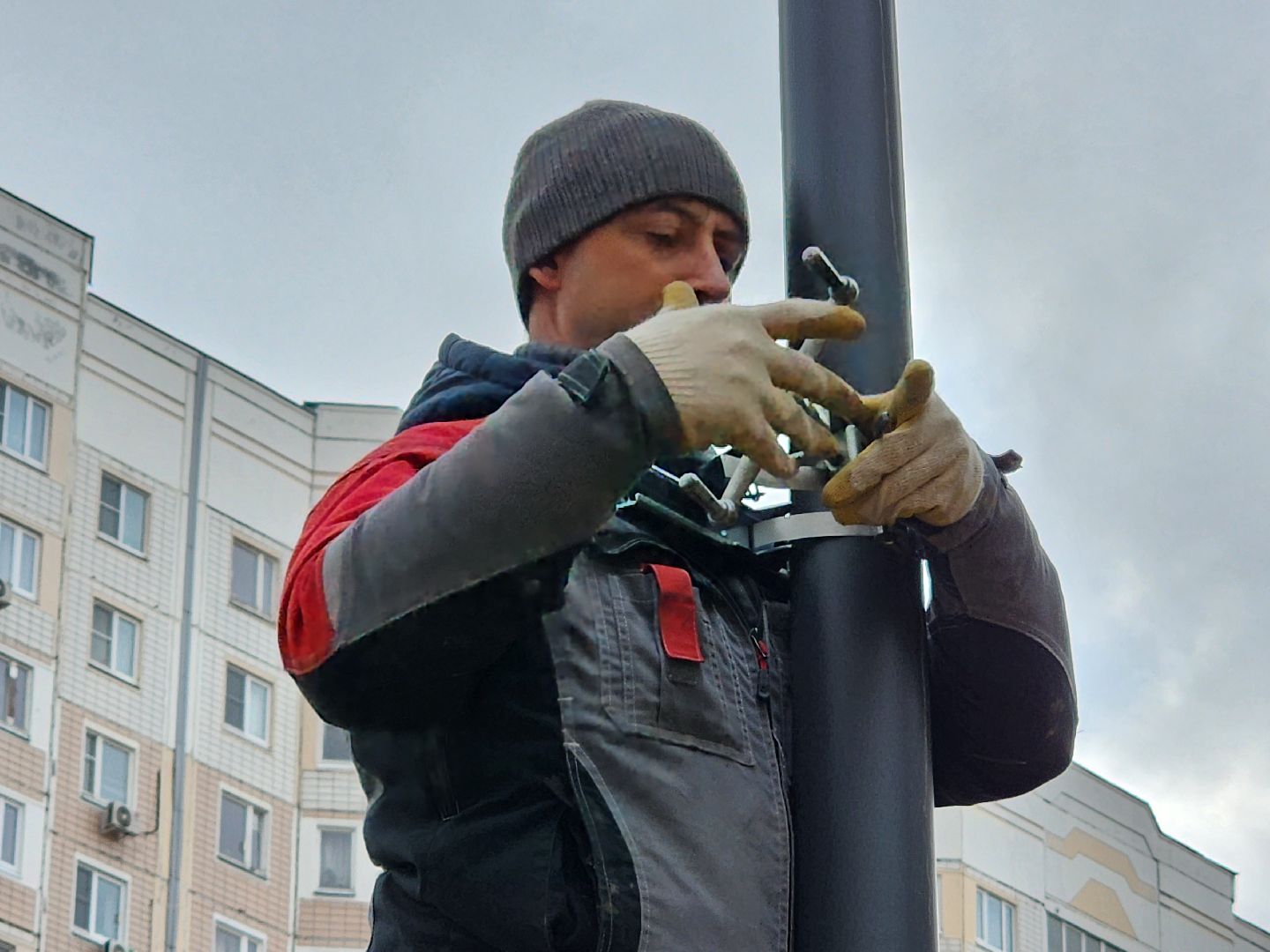 чехов,микрорайон губернский, улица уездная, лесопарк, строительство, благоустройство, установка видеокамер, монтаж камер видеонаблюдения, система безопасный регион, столбы освещения, фонари, универсальный павильон, серверная,госпрограмма московской области, формирование комфортной городской среды,