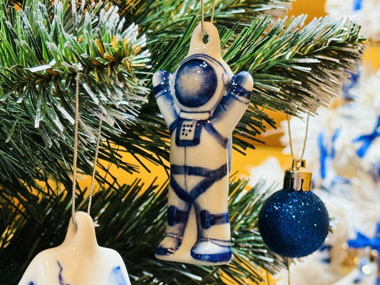 гжель, гжельская роспись, гжельский завод художественной росписи, новый год, производство елочных игрушек, елочные игрушки,