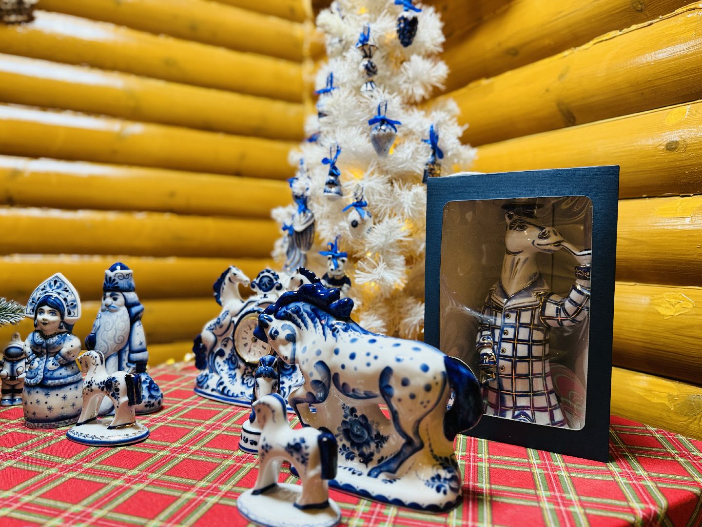 гжель, гжельская роспись, гжельский завод художественной росписи, новый год, производство елочных игрушек, елочные игрушки,