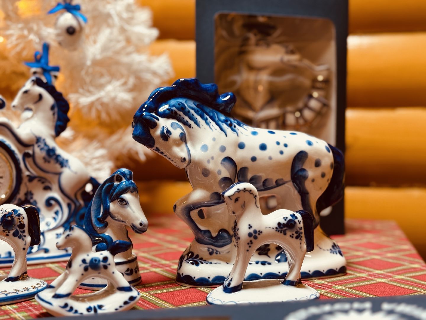 гжель, гжельская роспись, гжельский завод художественной росписи, новый год, производство елочных игрушек, елочные игрушки,