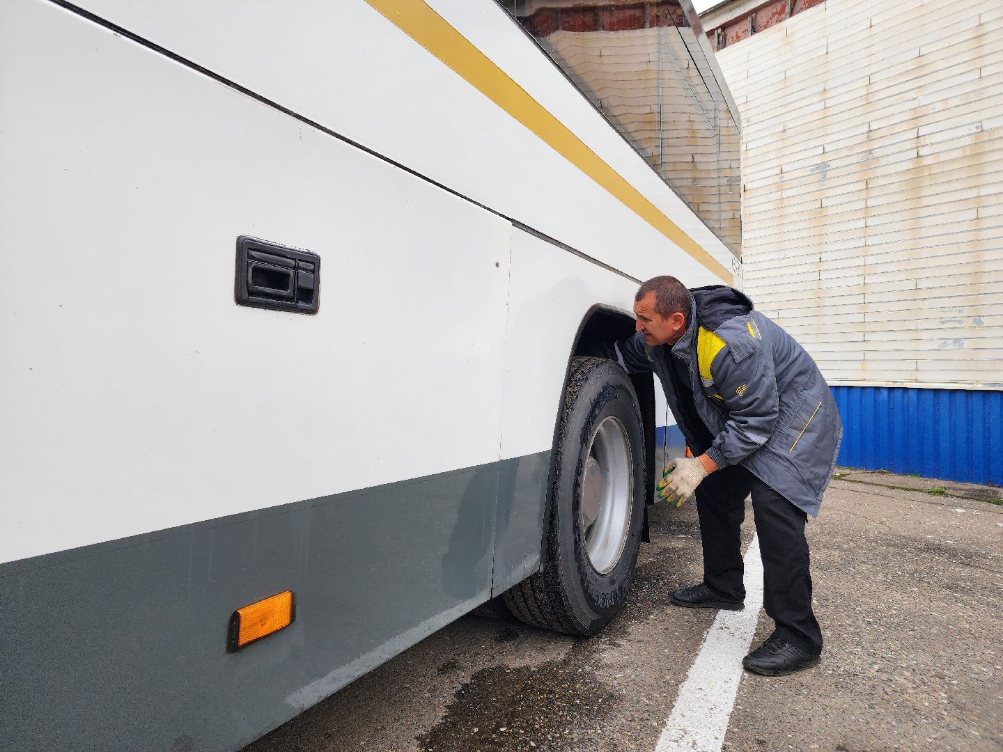 чехов, деревня манушкино, филиал мострансавто, производственная база чехов, автопарк, техобслуживание, маршруты, ремонт автобусов, штат, пополнение автопарка, подготовка автобусов к рейсам, руководитель пб чехов, алексей коркин, медосмотры, оплата проезда, набор сотрудников, вакансии,