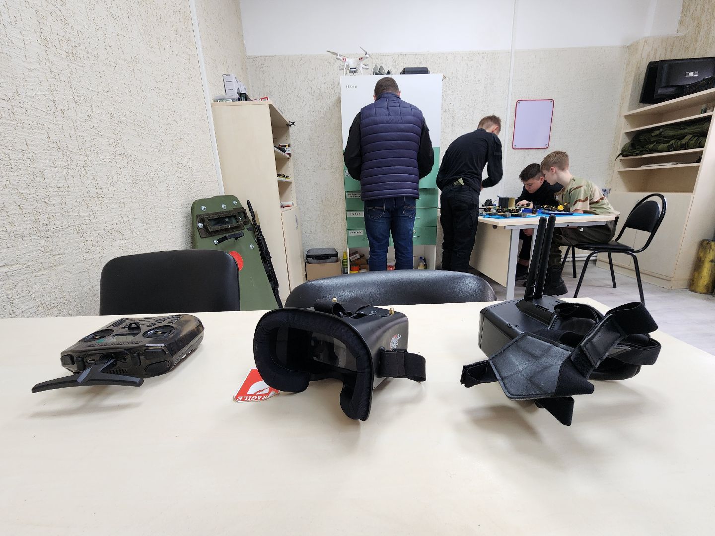 чехов, улица садовая, центр военно-спортивной подготовки, ветераны сво, бпла, сборка беспилотников, управление дронами, занятия с детьми участников сво, общественная академия национальной безопасности, отряд юных разведчиков, ассоциация ветеранов сво, дмитрий кузнецов, роман балабаев, ростислав круглов, инструкторы с боевым опытом, штурмовая подготовка, тактическая медицина,