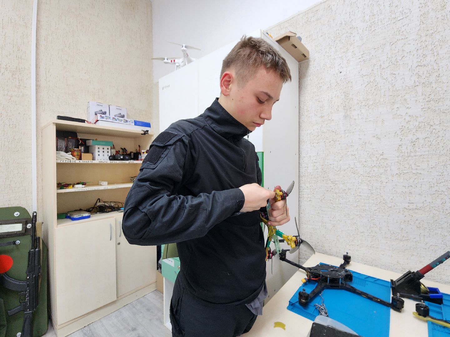 чехов, улица садовая, центр военно-спортивной подготовки, ветераны сво, бпла, сборка беспилотников, управление дронами, занятия с детьми участников сво, общественная академия национальной безопасности, отряд юных разведчиков, ассоциация ветеранов сво, дмитрий кузнецов, роман балабаев, ростислав круглов, инструкторы с боевым опытом, штурмовая подготовка, тактическая медицина,