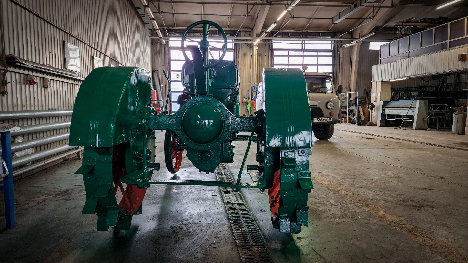 бронницы, трактор универсал-2, памятник трактору бронницы, мострансавто,