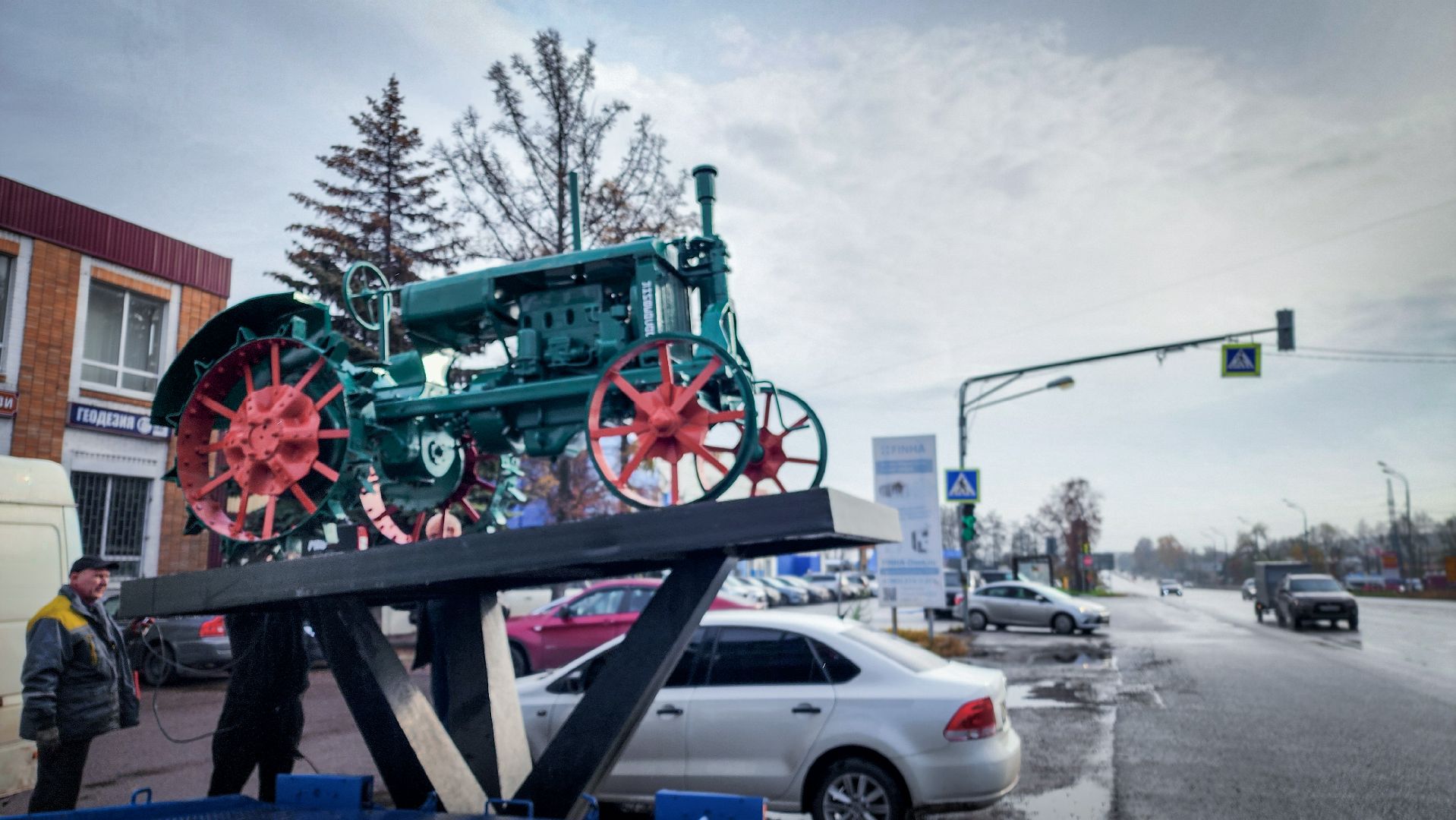 бронницы, трактор универсал-2, памятник трактору бронницы, мострансавто,