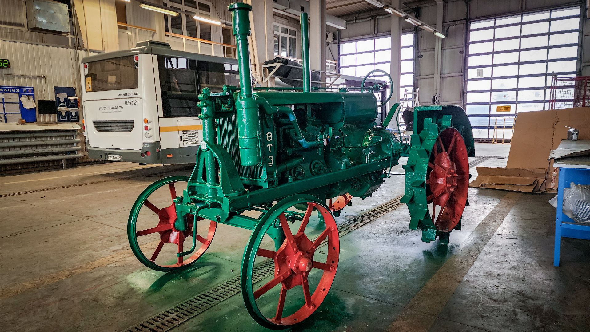 бронницы, трактор универсал-2, памятник трактору бронницы, мострансавто,