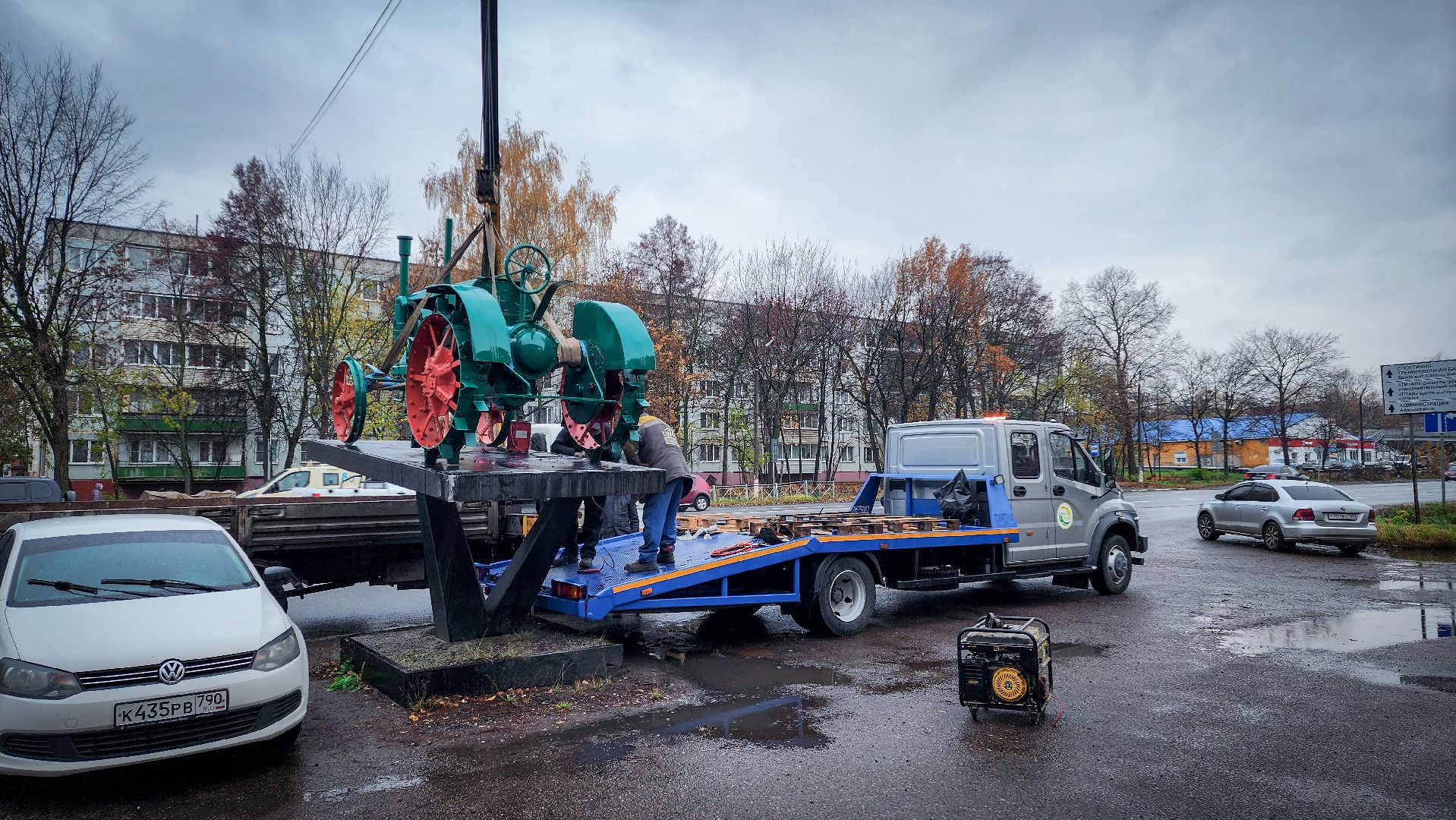 бронницы, трактор универсал-2, памятник трактору бронницы, мострансавто,