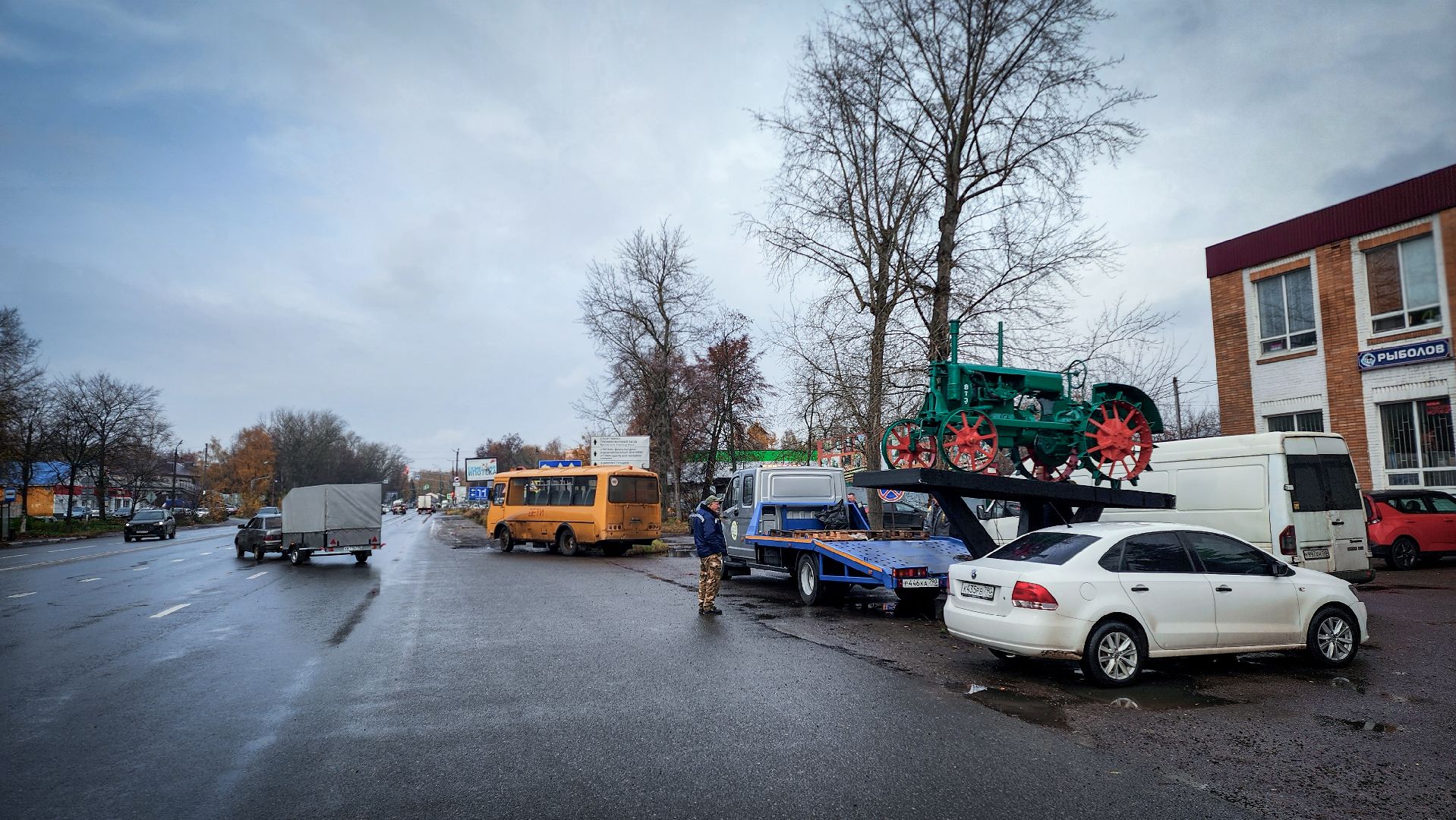 бронницы, трактор универсал-2, памятник трактору бронницы, мострансавто,