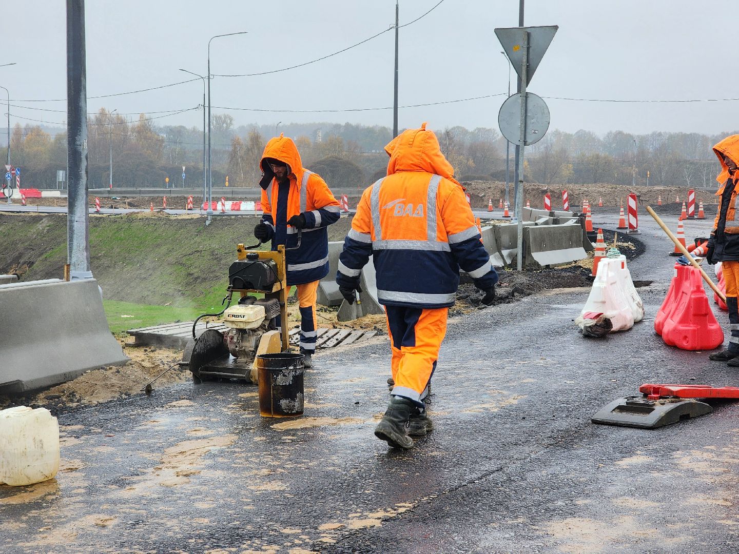 ярославское направление, м-8 холмогоры, реконструкция м-8, правдинская развязка, мост через скалбу, река скалба, строительство развязки, строительство  дорог,