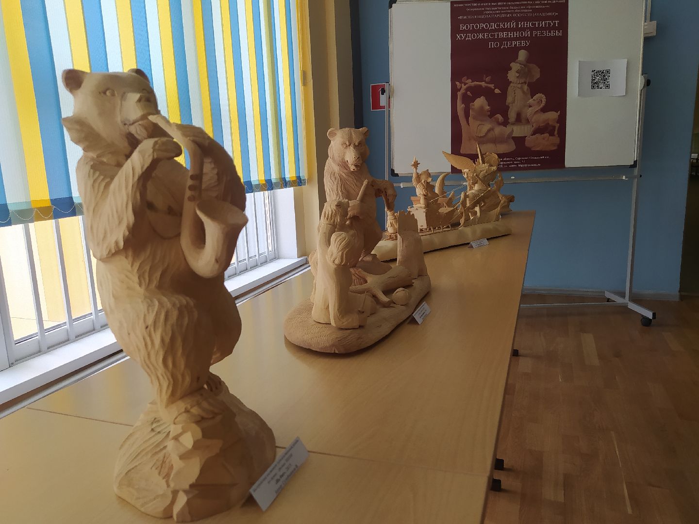 Народные промыслы, профориентация, подносы, картины, резьба по дереву