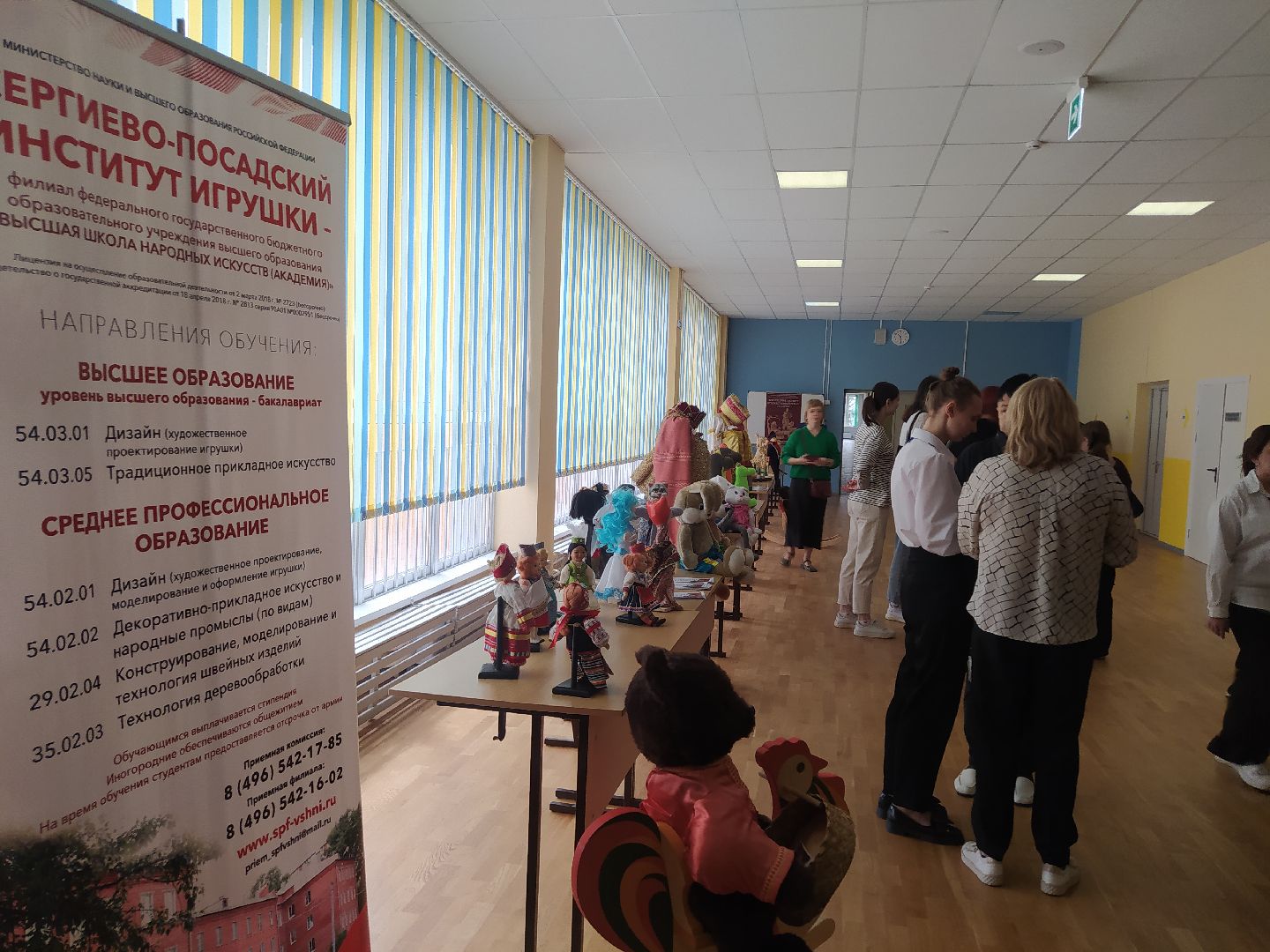 Народные промыслы, профориентация, подносы, картины, резьба по дереву