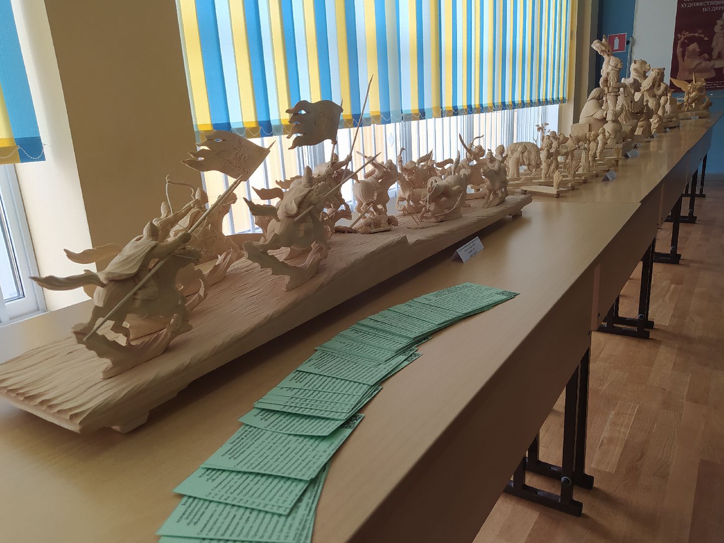 Народные промыслы, профориентация, подносы, картины, резьба по дереву