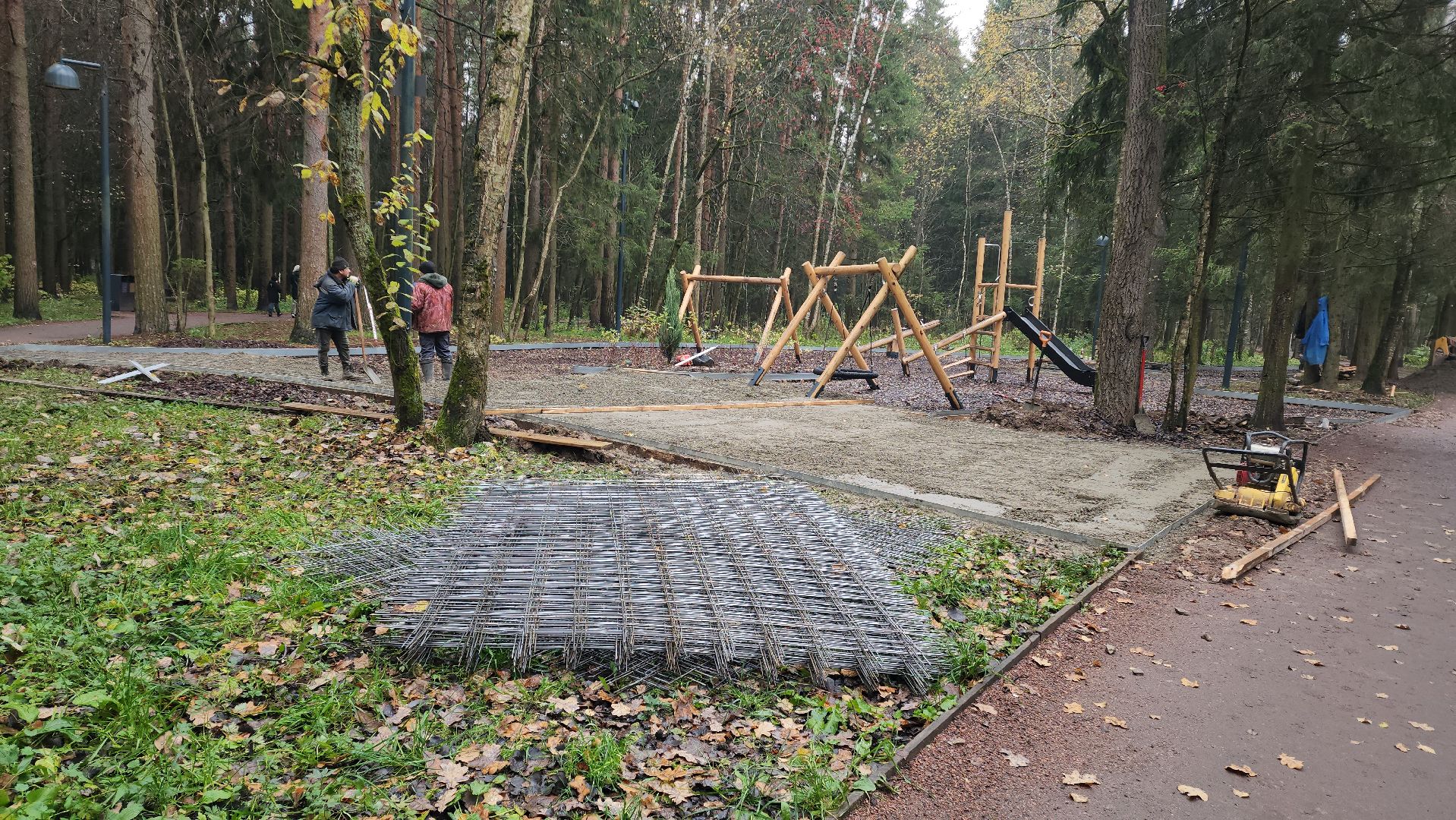 лесопарк, детская  площадка, Бетонирование , Лобня,