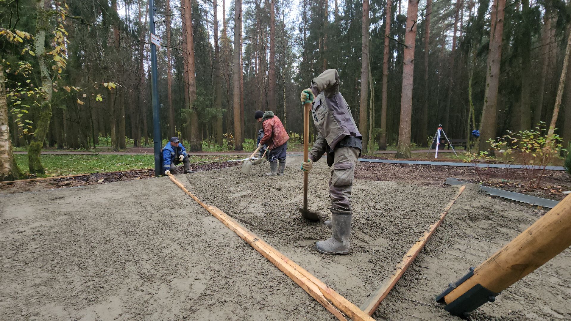 лесопарк, детская  площадка, Бетонирование , Лобня,