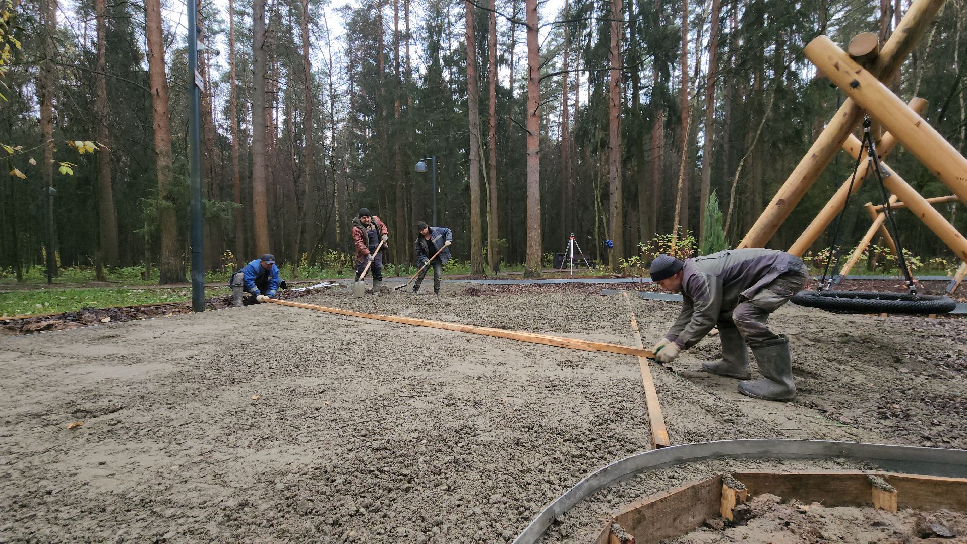 лесопарк, детская  площадка, Бетонирование , Лобня,