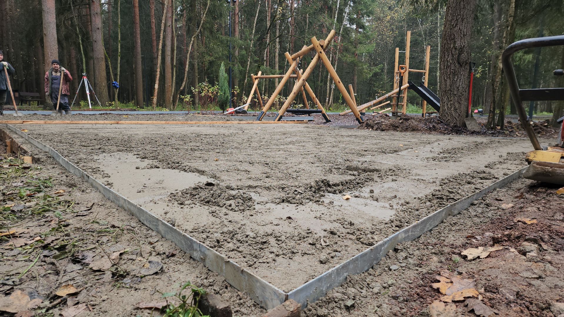 лесопарк, детская  площадка, Бетонирование , Лобня,