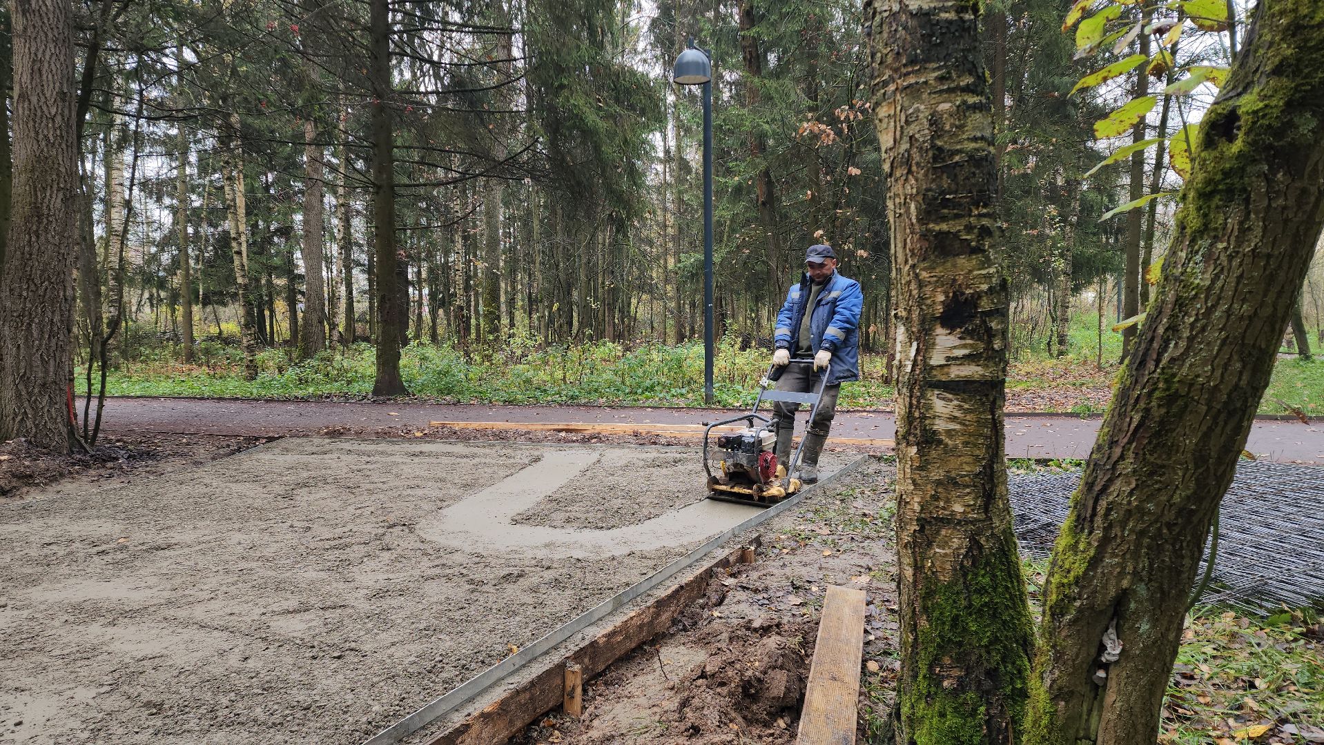 лесопарк, детская  площадка, Бетонирование , Лобня,