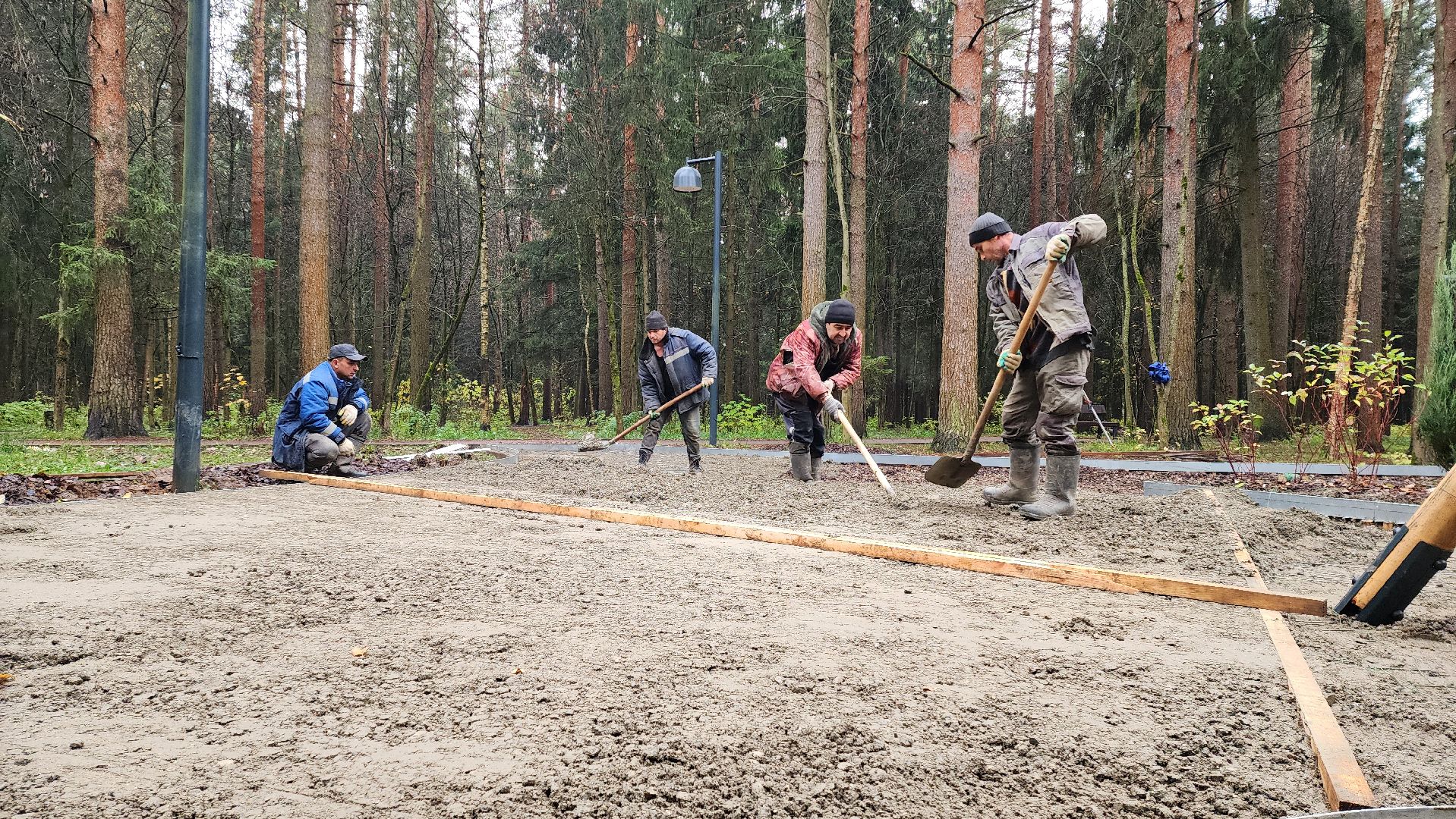лесопарк, детская  площадка, Бетонирование , Лобня,