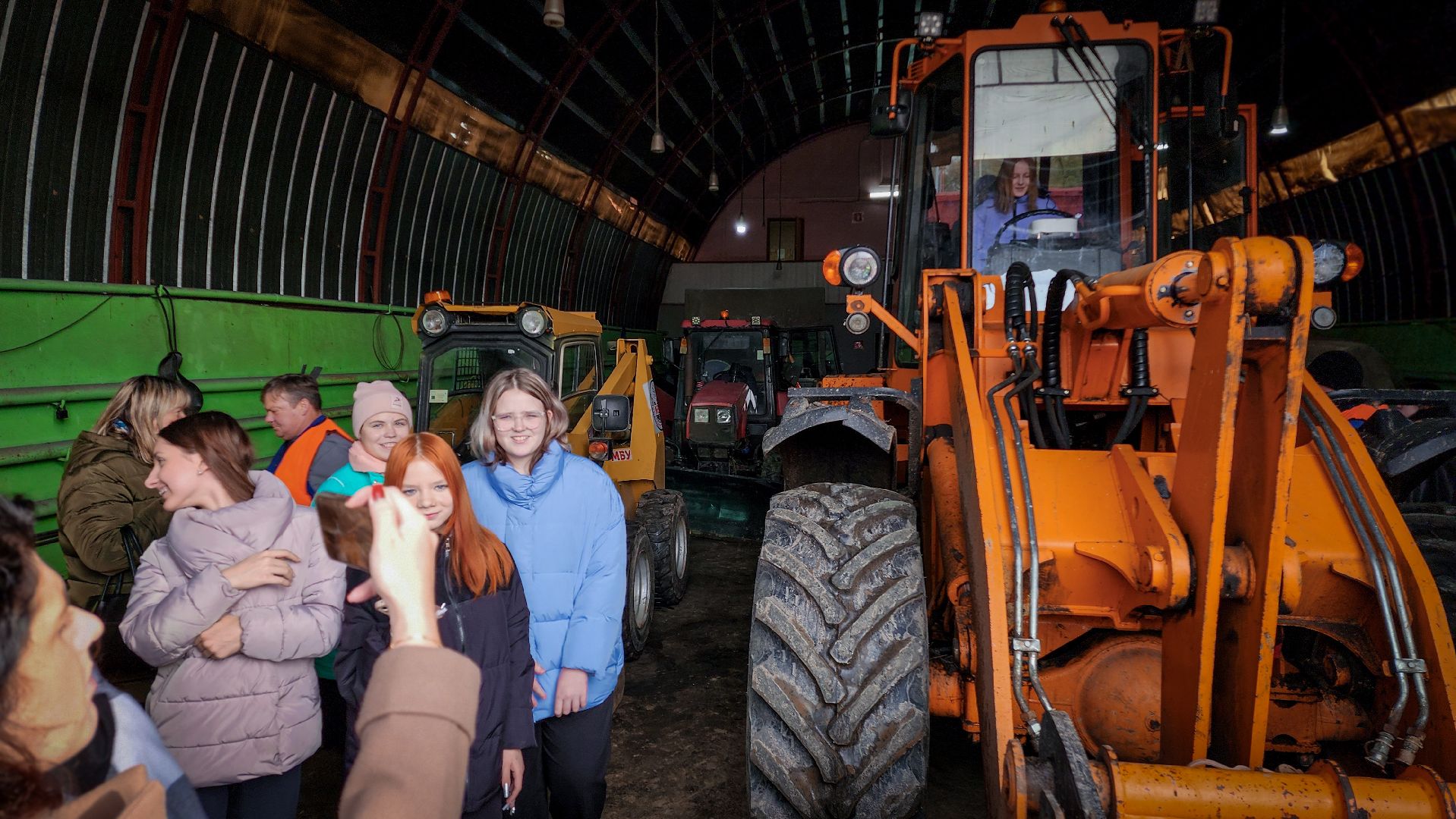 бронницы, мбу благоустройство бронницы, коммунальная техника, экскурсия для школьников в мбу,