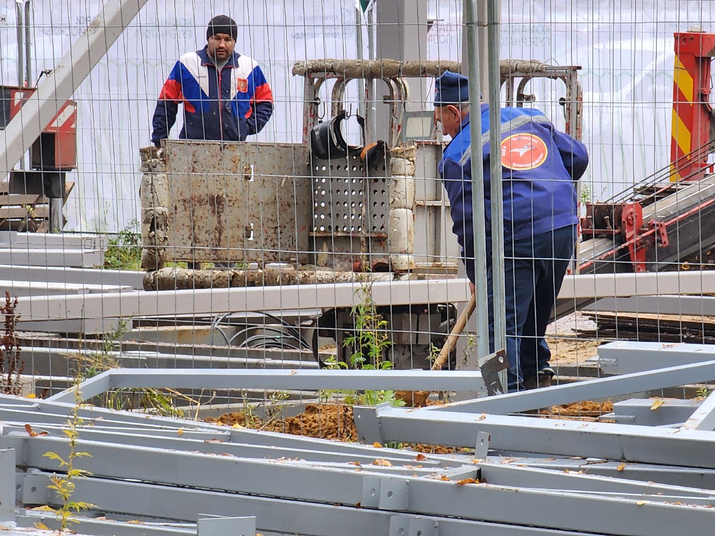 чехов, микрорайон губернский, лесопарк, строительство, благоустройство, многофункциональный павильон, универсальный павильон,   металлический каркас, сэндвич панели, фундамент, полы, видеокамеры, система безопасный регион, установка и монтаж,госпрограмма московской области, формирование комфортной городской среды,