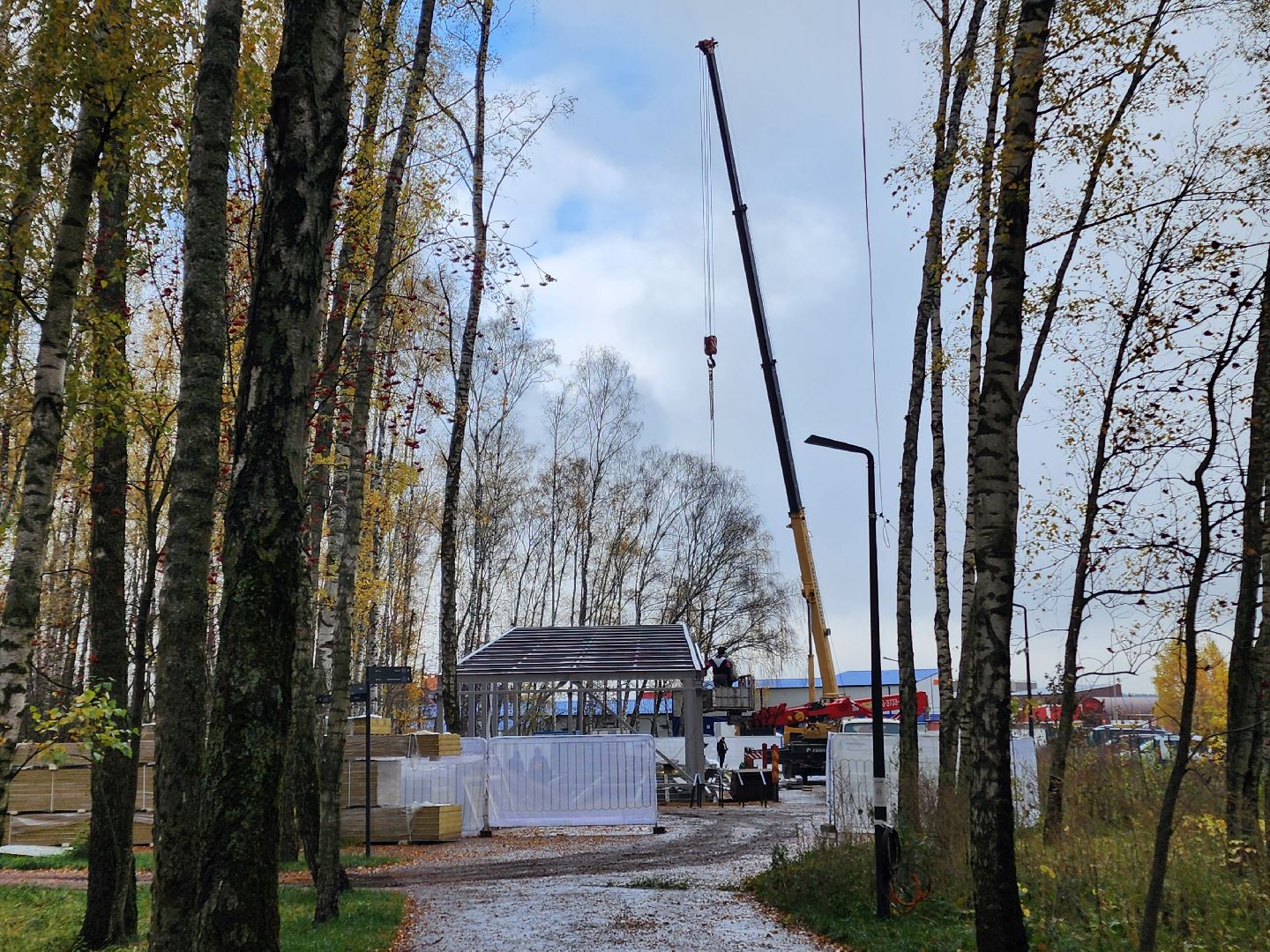 чехов, микрорайон губернский, лесопарк, строительство, благоустройство, многофункциональный павильон, универсальный павильон,   металлический каркас, сэндвич панели, фундамент, полы, видеокамеры, система безопасный регион, установка и монтаж,госпрограмма московской области, формирование комфортной городской среды,