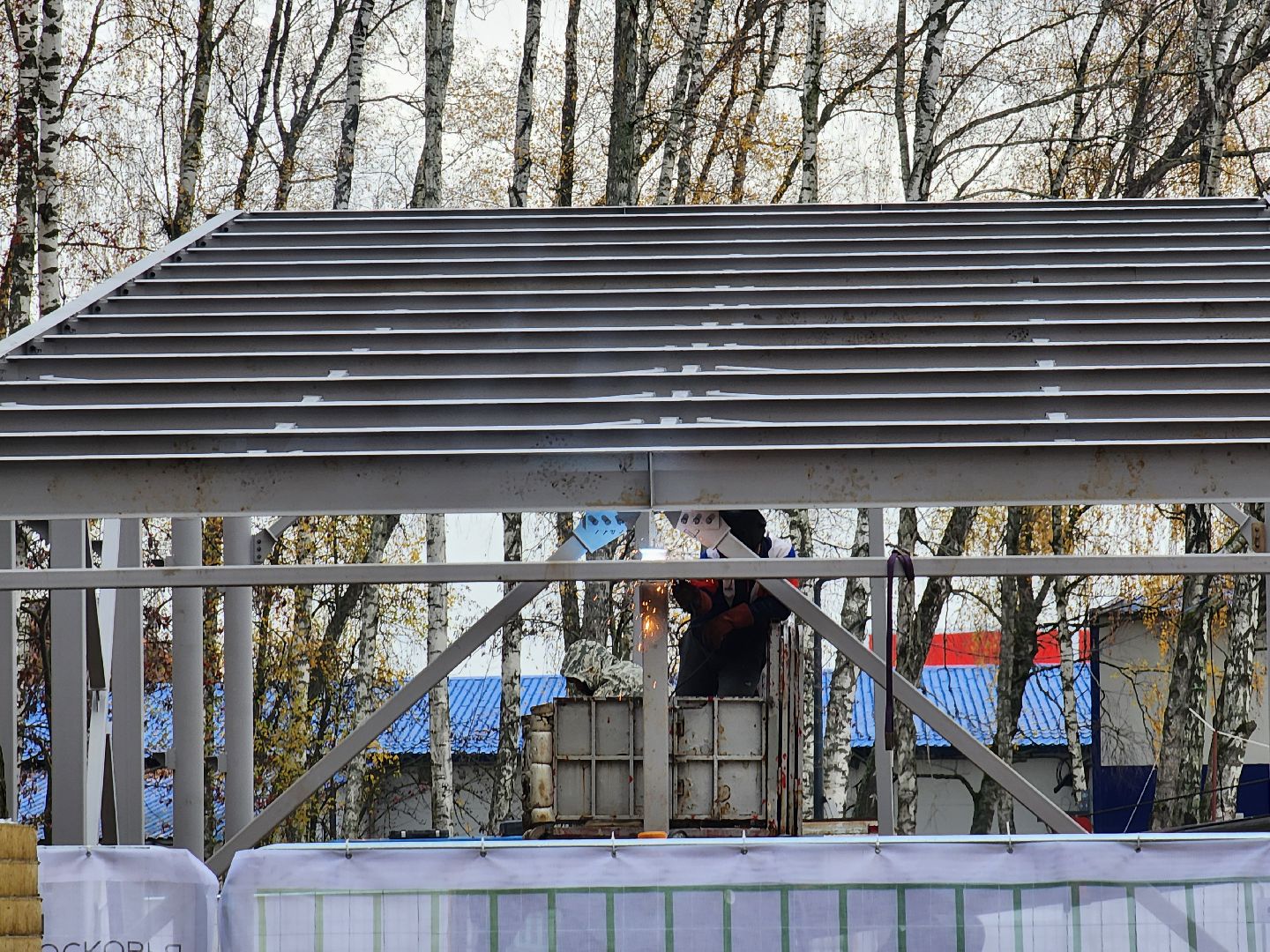 чехов, микрорайон губернский, лесопарк, строительство, благоустройство, многофункциональный павильон, универсальный павильон,   металлический каркас, сэндвич панели, фундамент, полы, видеокамеры, система безопасный регион, установка и монтаж,госпрограмма московской области, формирование комфортной городской среды,