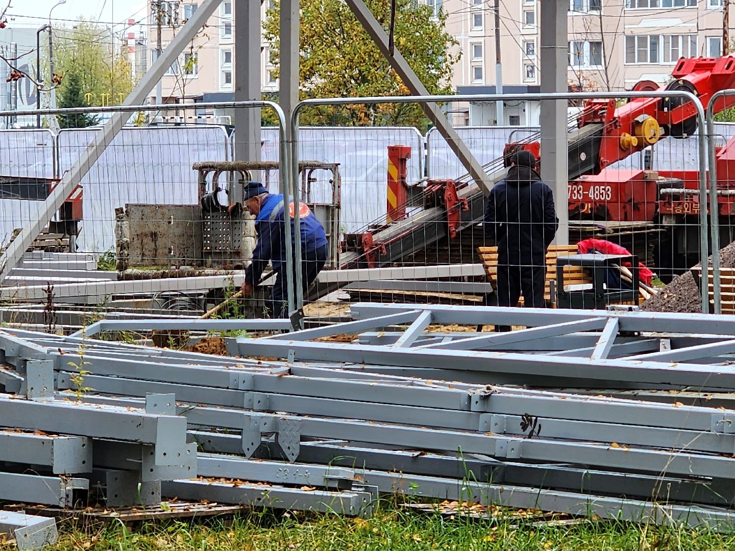 чехов, микрорайон губернский, лесопарк, строительство, благоустройство, многофункциональный павильон, универсальный павильон,   металлический каркас, сэндвич панели, фундамент, полы, видеокамеры, система безопасный регион, установка и монтаж,госпрограмма московской области, формирование комфортной городской среды,