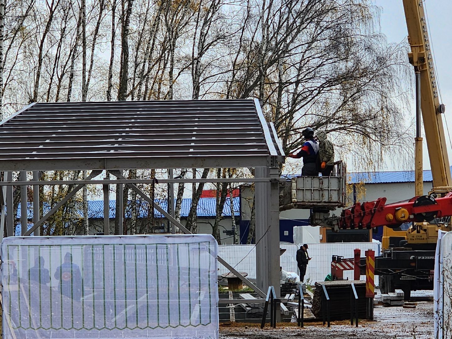 чехов, микрорайон губернский, лесопарк, строительство, благоустройство, многофункциональный павильон, универсальный павильон,   металлический каркас, сэндвич панели, фундамент, полы, видеокамеры, система безопасный регион, установка и монтаж,госпрограмма московской области, формирование комфортной городской среды,