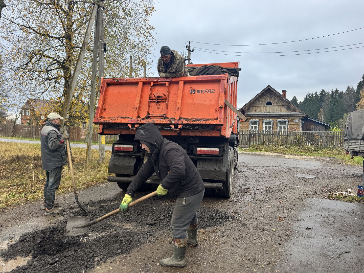 шаховская, ямочный ремон, асфальтирование дорог, асфальтная крошка,