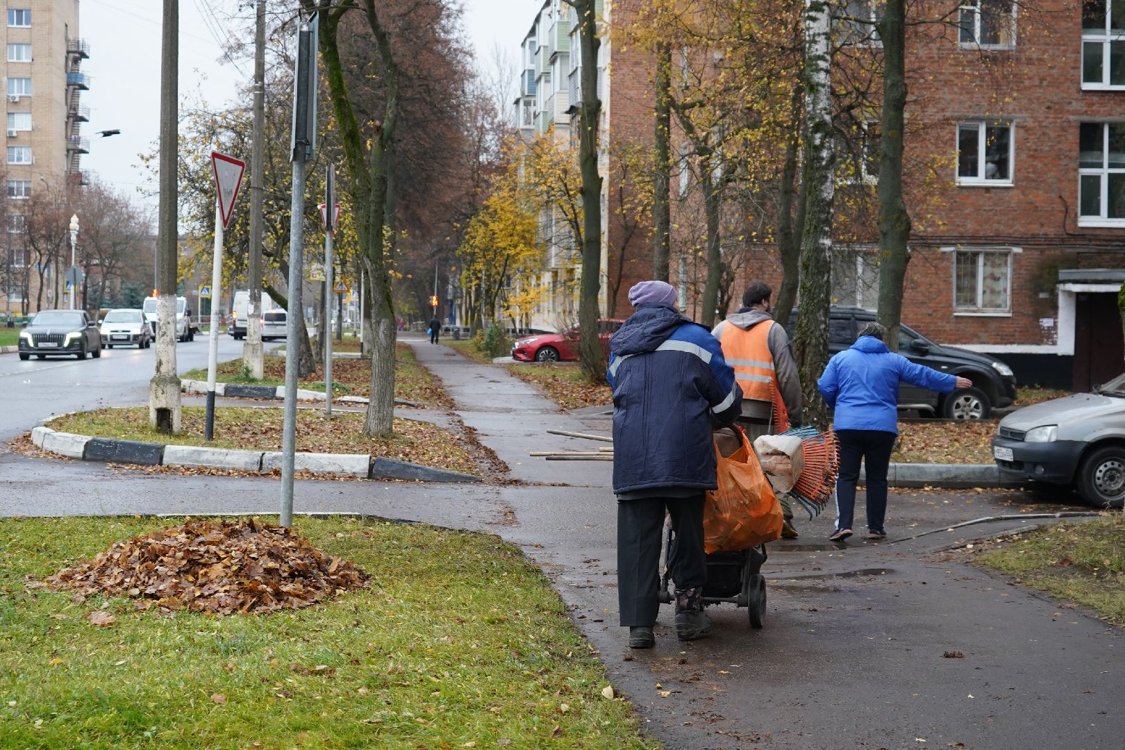 дворники, уборка листвы, ступино,