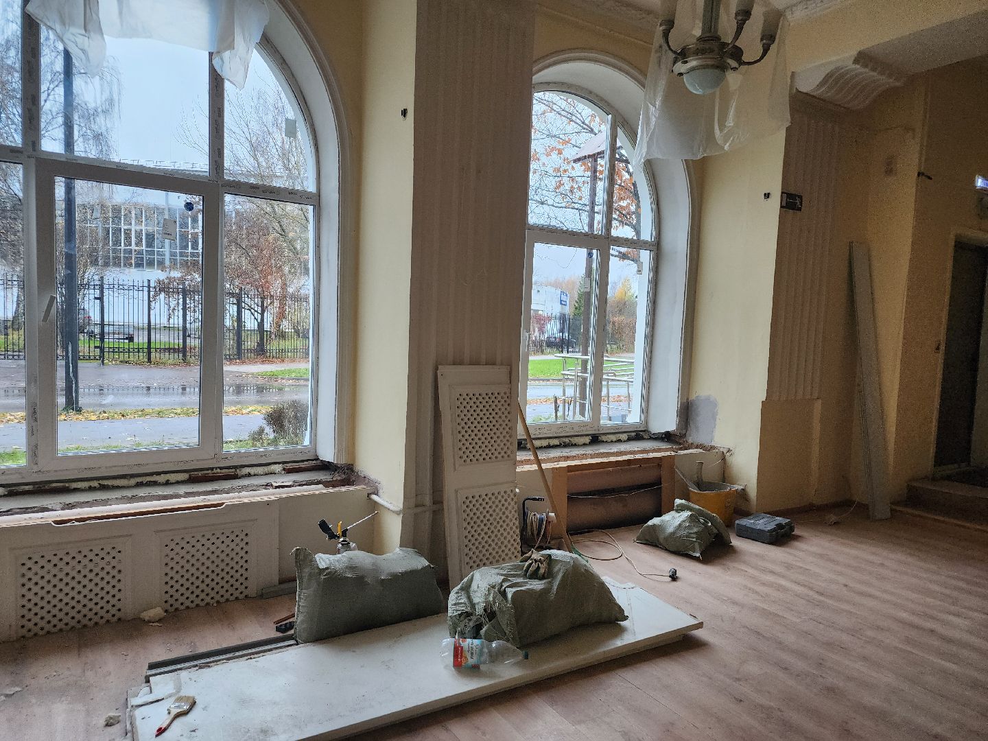 фрязино, ремонт входной группы, культурный центр, учреждение культуры, окна,