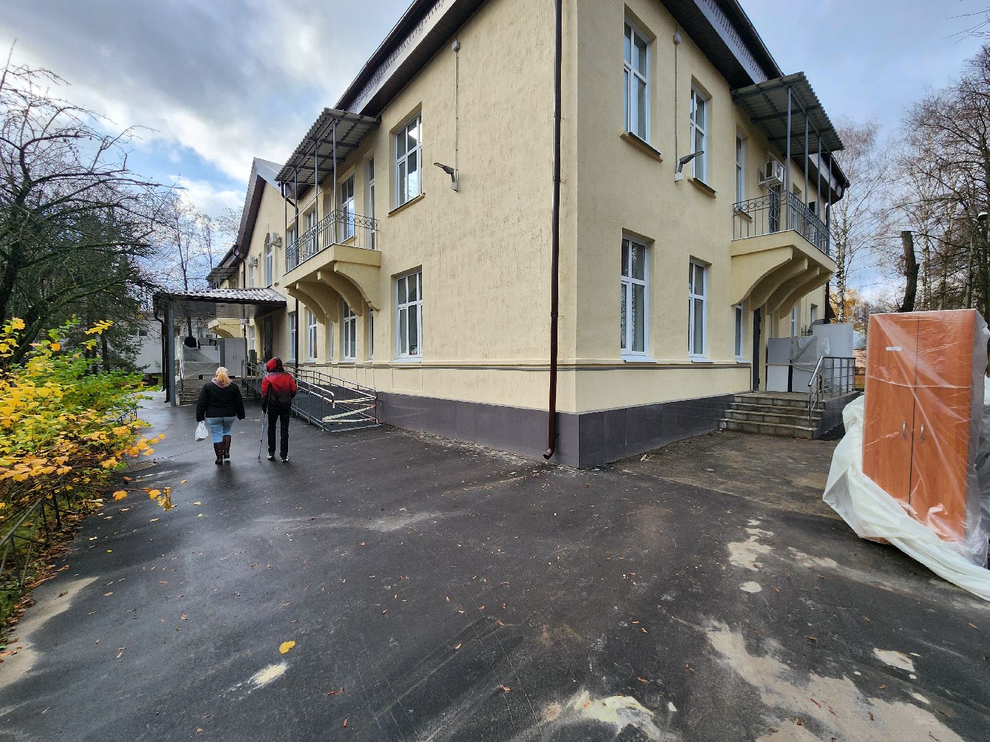 чехов, улица пионерская 8, кабинет неотложной помощи, кабинет экг, дежурные врачи, электрокардиограмма,график работы, новый адрес, ремонт взрослой поликлиники,прием пациентов,