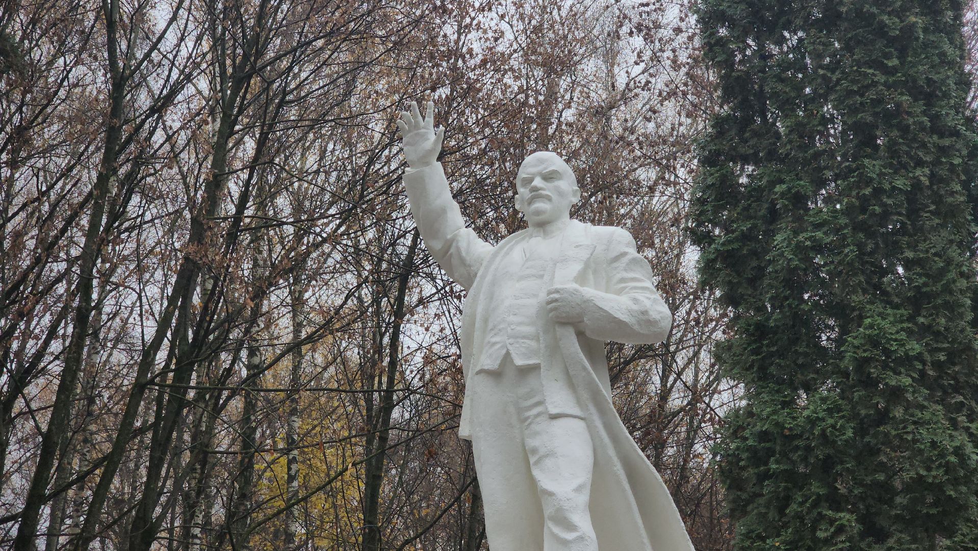 красногорск, городской парк, советская статуя,