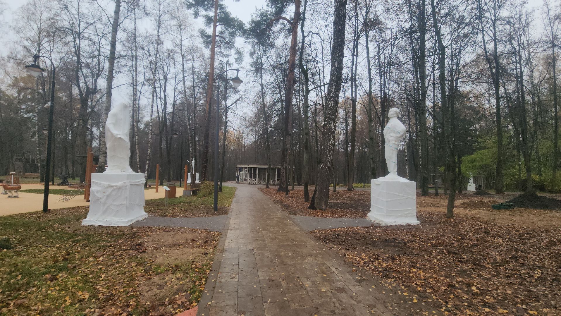 красногорск, городской парк, советская статуя,
