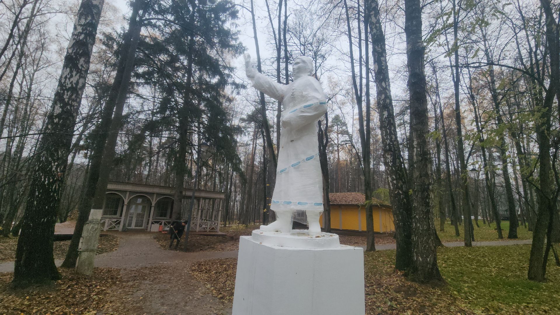 красногорск, городской парк, советская статуя,