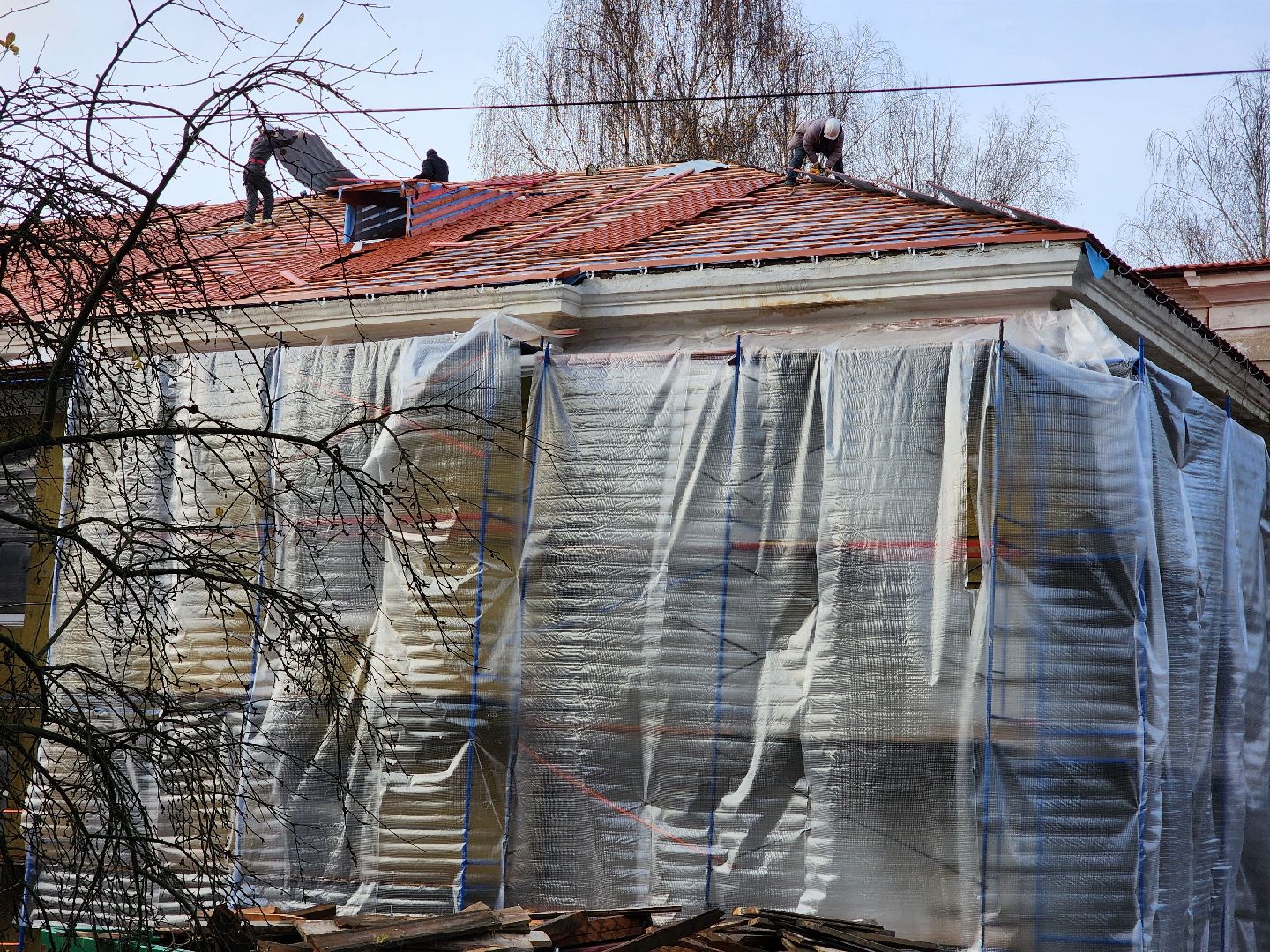 чехов, улица чехова 27, центр детского творчества, капитальный ремонт, реконструкция, обновление, замена кровельного покрытия, капремонт кровли, двускатная крыша, гидроизоляция,  теплоизоляция, фасадные работы, утепление фасада, новые строительные материалы,госпрограмма московской области,