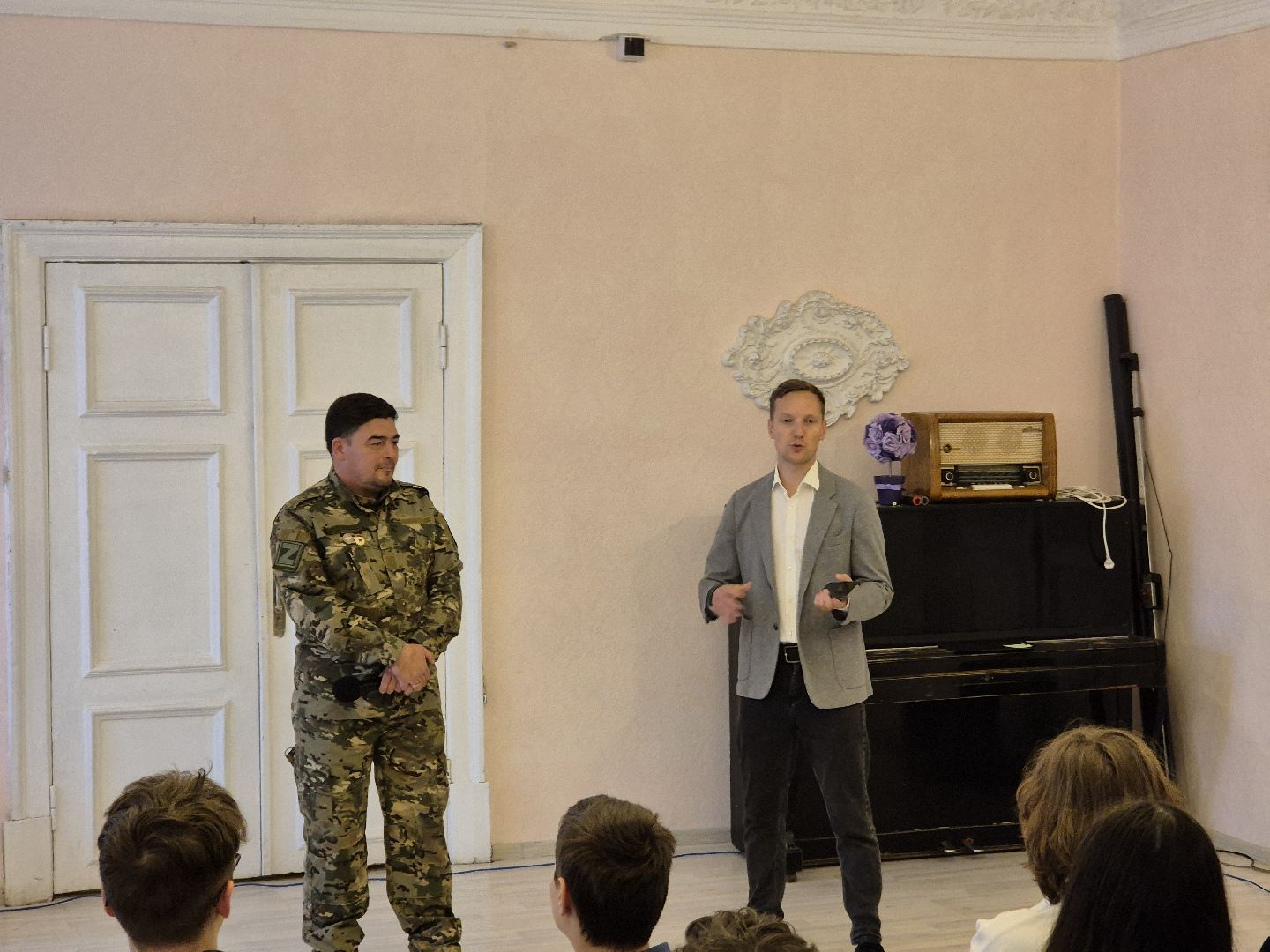 демиховский дворец культуры, встреча с участником сво, выставка поискового отряда,