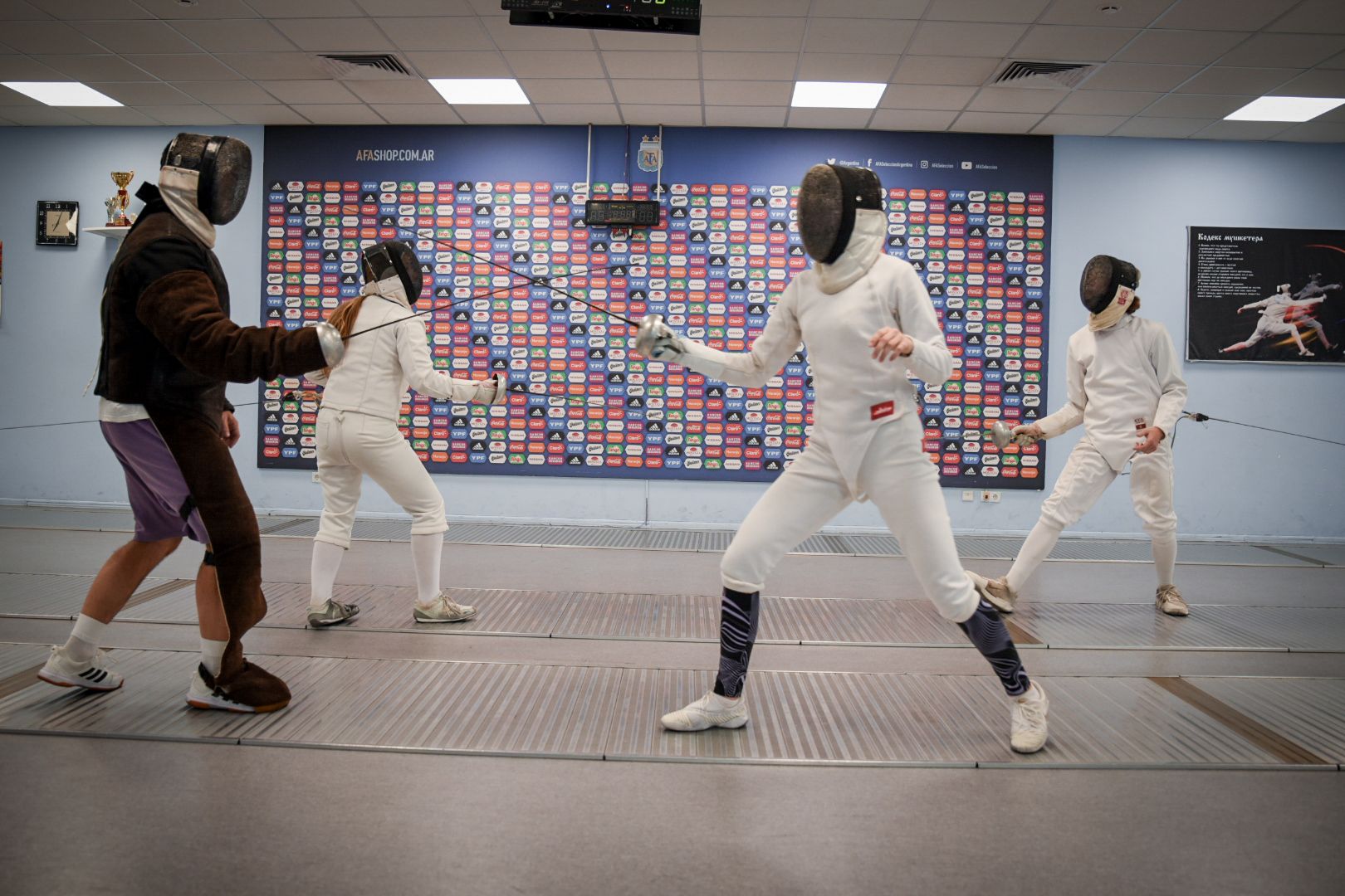 бронницы, фехтование в бронницах, виктория раменскова, золотая медаль бронницкой шпажистки, спортивная школа олимпийского резерва в бронницах, сшор имееи сыроежкина в бронницах,