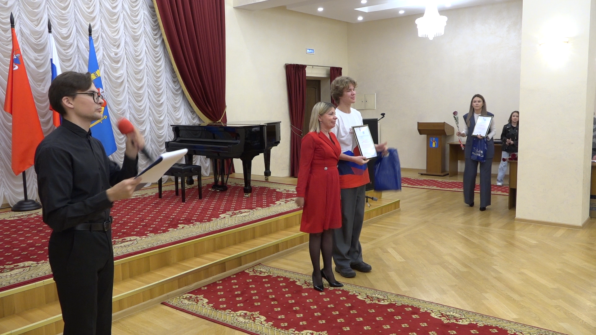 день добровольца, волонтеры, маскировочные сети, помощь сво, власиха волонтеры,