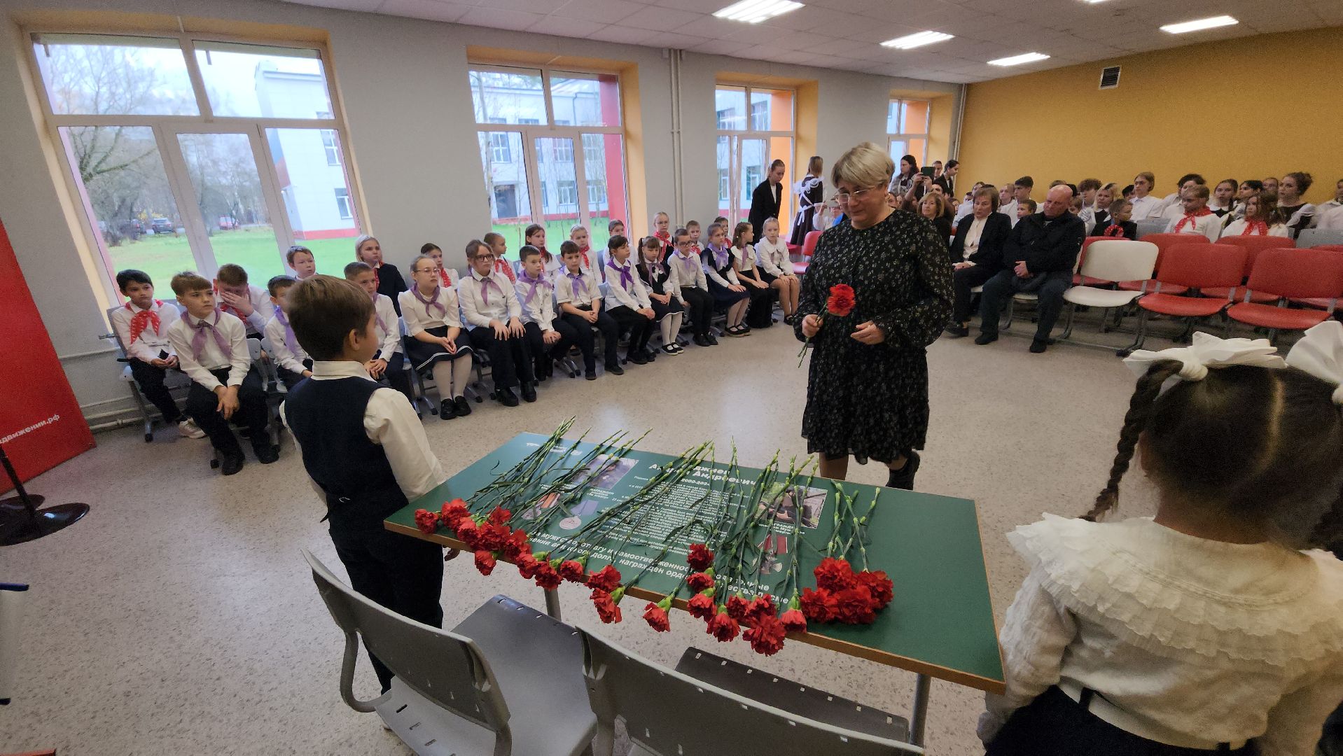 серпухов, поселок пролетарский, парта героя сво,