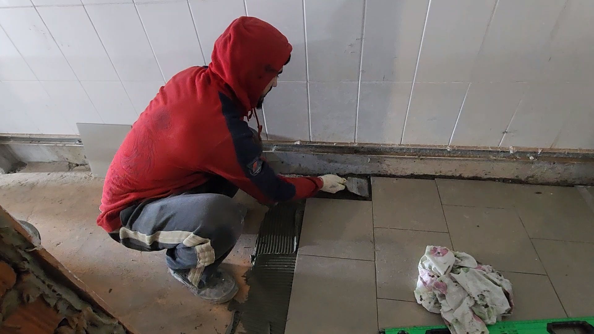 чехов, улица мира 4а, детская поликлиника, строительство, внутренняя отделка помещений, укладка керамической плитки, штукатурка, фасадные работы, остекление, монтаж подоконников, инженерные сети, госпрограмма московской области, комиссия, проверка, заместитель главы округа александр ротнов, главврач чеховской больницы, андрей попов,