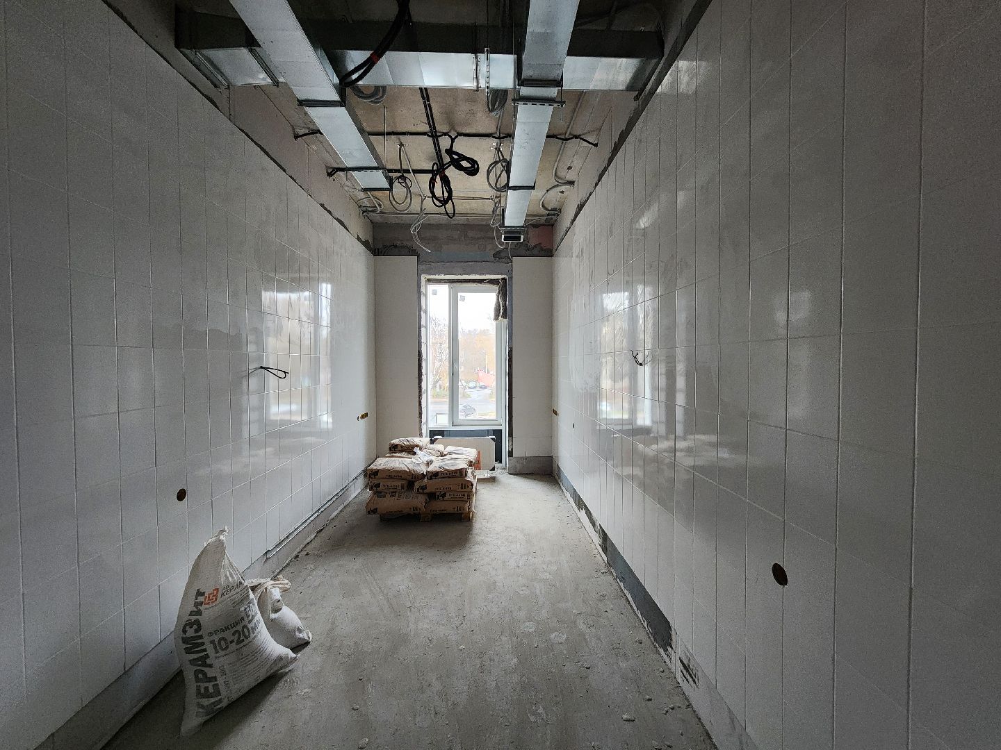 чехов, улица мира 4а, детская поликлиника, строительство, внутренняя отделка помещений, укладка керамической плитки, штукатурка, фасадные работы, остекление, монтаж подоконников, инженерные сети, госпрограмма московской области, комиссия, проверка, заместитель главы округа александр ротнов, главврач чеховской больницы, андрей попов,